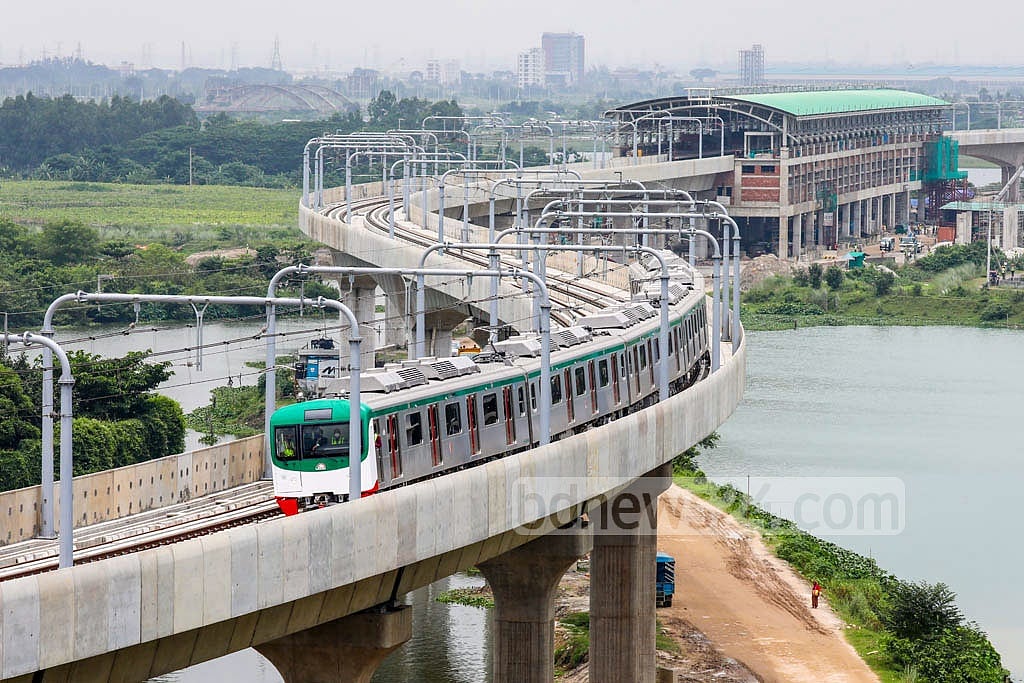 Aug 29, 2021: An electric metro rail train makes its first official journey atop the viaducts from the Diabari depot to the Mirpur 12 transit service. Photo: Mostafigur Rahman Aug 29, 2021: An electric metro rail train makes its first official journey atop the viaducts from the Diabari depot to the Mirpur 12 transit service. Photo: Mostafigur Rahman