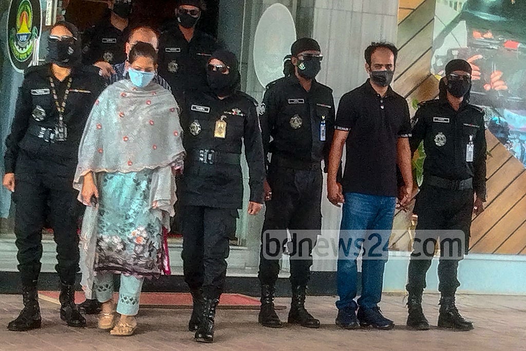 ইভ্যালির এমডি মোহাম্মদ রাসেল ও তার স্ত্রী প্রতিষ্ঠানের চেয়ারম্যান শামীমা নাসরিন গ্রেপ্তার হন ২০২১ সালে।   ফাইল ছবি