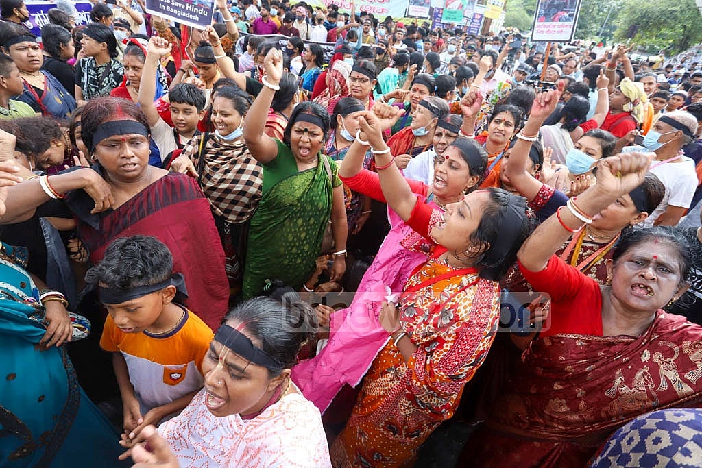 Oct 18, 2021: Protests erupted at Dhaka’s Shahbagh, calling for the arrest and punishment of those who perpetrated the attacks on temples, homes and businesses of the Hindu community across Bangladesh. A group of Dhaka University students also demanded compensation for the victims among a list of seven demands. Photo: Asif Mahmud Ove Oct 18, 2021: Protests erupted at Dhaka’s Shahbagh, calling for the arrest and punishment of those who perpetrated the attacks on temples, homes and businesses of the Hindu community across Bangladesh. A group of Dhaka University students also demanded compensation for the victims among a list of seven demands. Photo: Asif Mahmud Ove