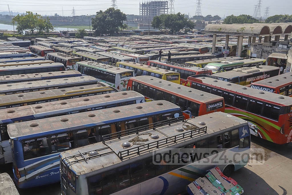 Nov 5, 2021: Public transport owners and workers went on strike to demand a rise in fares following a hike in fuel prices. The strike put daily commuters and travellers in misery before coming to an end with an official approval for an increase in fares. Photo: Asif Mahmud Ove Nov 5, 2021: Public transport owners and workers went on strike to demand a rise in fares following a hike in fuel prices. The strike put daily commuters and travellers in misery before coming to an end with an official approval for an increase in fares. Photo: Asif Mahmud Ove