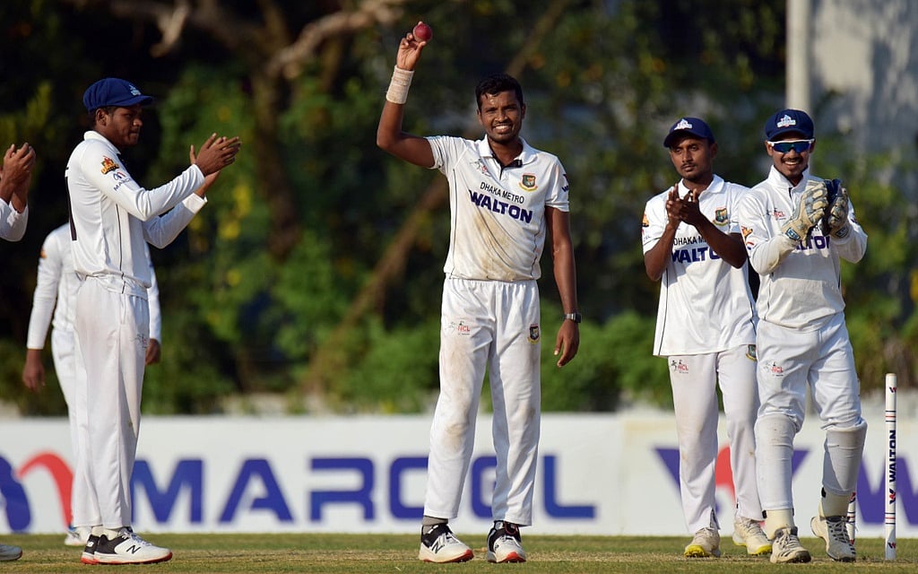 আগুনঝরা বোলিংয়ে শহিদুলের ৭ উইকেট