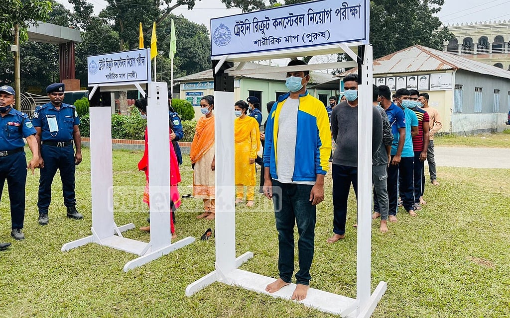 পুলিশে নিয়োগ, পদায়ন, পদোন্নতি, সব কিছু নিয়েই অভিযোগের নেই শেষ। অভিযোগ আছে পদোন্নতি ও পদায়নের সুস্পষ্ট নীতিমালা না থাকায় সরকারের রাজনৈতিক ইচ্ছার প্রকাশ ঘটে এখানে।