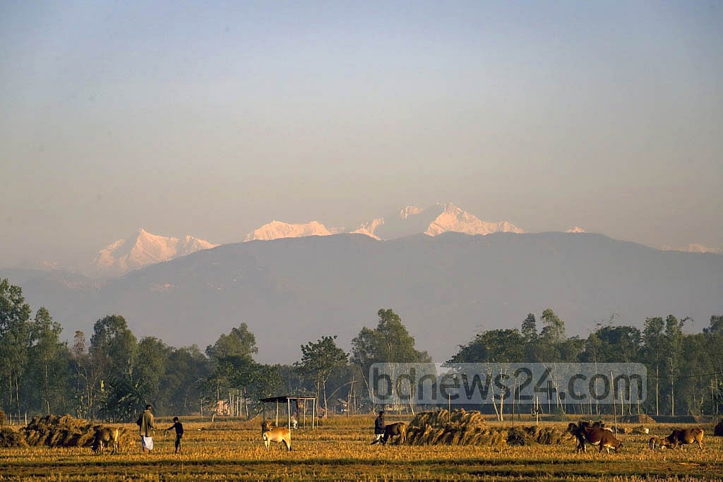 With low air pollution during the coronavirus pandemic, Mount Kanchenjunga can be seen from Tetulia throughout the day. 