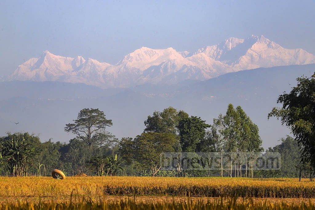 Mount Kanchenjunga is seen from Bangladesh’s border districts at first light as winter arrives. 