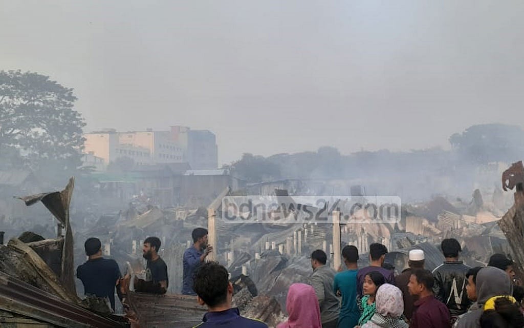 Fire started by ‘mosquito coil’ guts 500 homes in slum at Gazipur’s Tongi