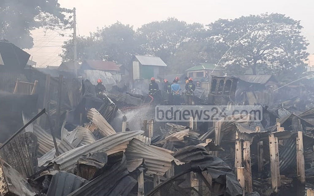 Fire started by ‘mosquito coil’ guts 500 homes in slum at Gazipur’s Tongi