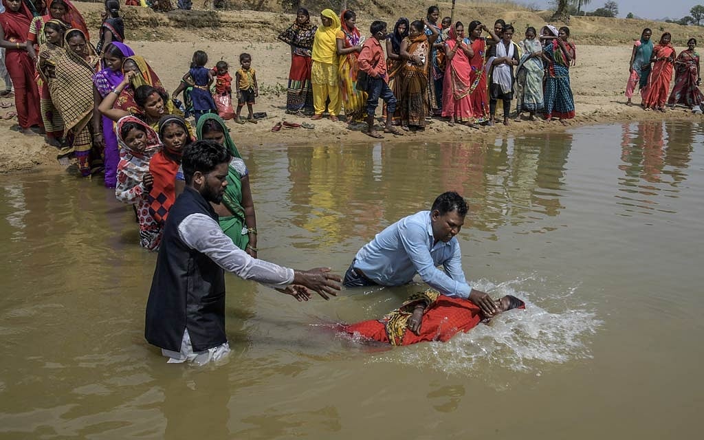 A Christian baptism on the banks of a river on March 22, 2021, in the state of Bihar, India, a country that is home to one of Asia’s oldest and largest Christian populations, with more than 30 million adherents. The New York Times 