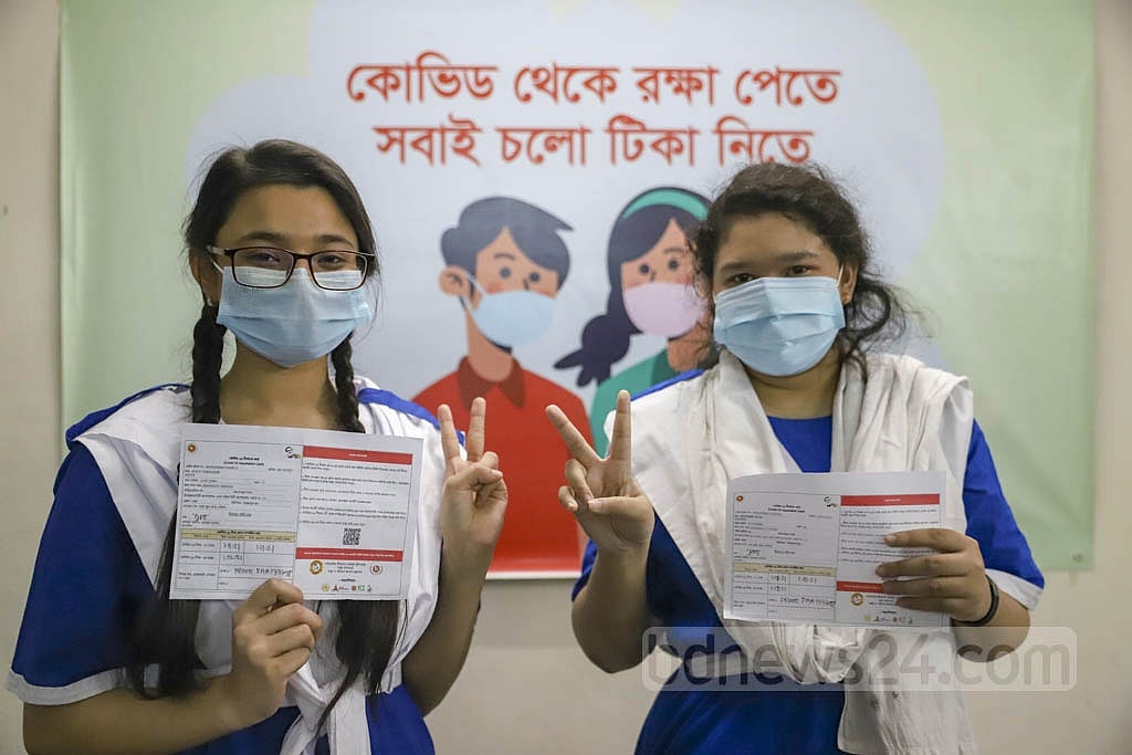 Nov 1, 2021: Schoolchildren receive shots of the COVID-19 vaccine. The nationwide vaccination drive set off through the inoculation of two students from Dhaka’s Motijheel Ideal School. Photo: Mahmud Zaman Ovi Nov 1, 2021: Schoolchildren receive shots of the COVID-19 vaccine. The nationwide vaccination drive set off through the inoculation of two students from Dhaka’s Motijheel Ideal School. Photo: Mahmud Zaman Ovi