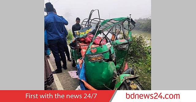 Four of a family die in bus-autorickshaw crash in Cumilla