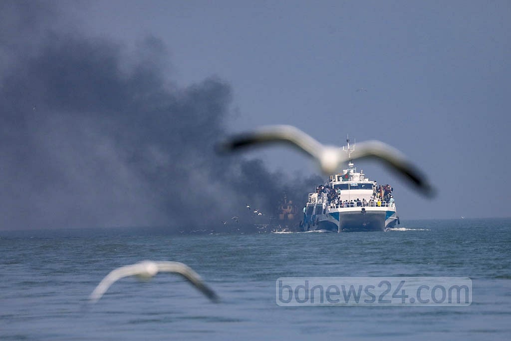 Bay Cruiser-1:
The 250-seat Bay Cruiser-1 sails from Teknaf’s Domdomia Ghat to St Martin’s Island. The catamaran-type express ship is more than 26 years old. The ship has been emitting deadly black smoke for the past several years.  