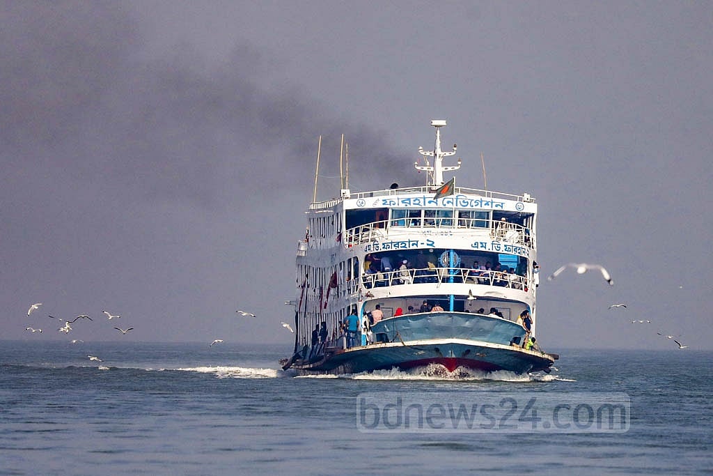 MV Farhan 2:
Although not an ocean liner, MV Farhan 2 travels to St Martin’s Island during the tourist season. The old vessel, which used to operate on the Dhaka-Betua route, poses some risk to passengers.  