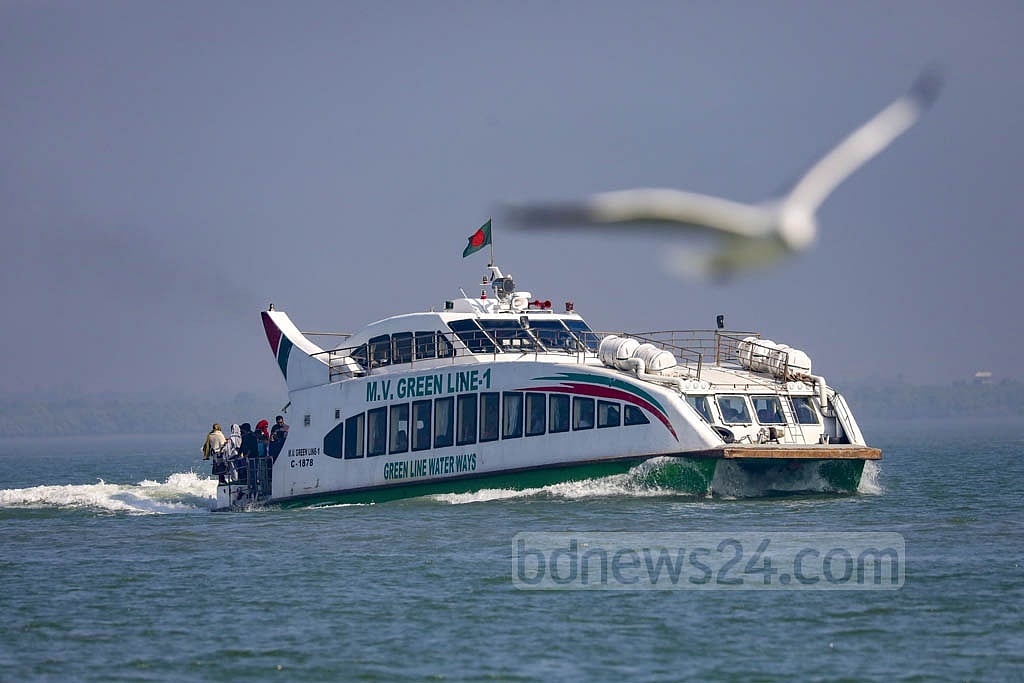 MV Greenline 1:
MV Greenline is a small-sized catamaran that sails between Teknaf and St Martin’s Island. The 120-seat ocean liner is the fastest ship on the route to St Martin’s Island. 
