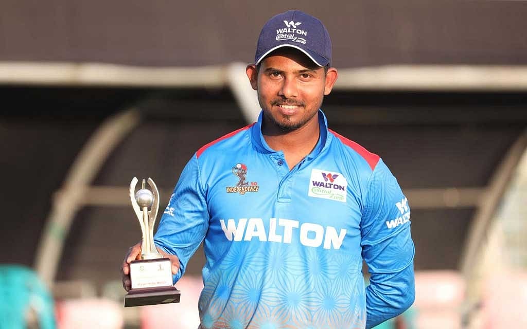 ব‍্যাটিং অলরাউন্ডার হিসেবে টেস্ট দলে মোসাদ্দেক