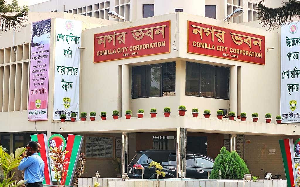 কুমিল্লায় ৩০০ জনপ্রতিনিধি আত্মগোপনে, স্থবির সেবা