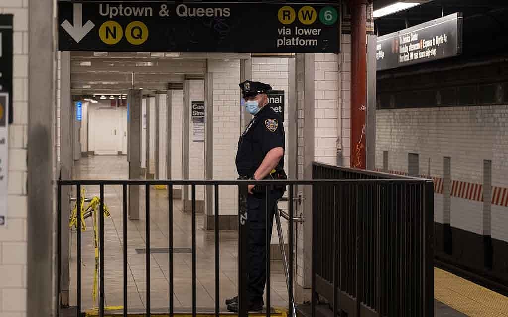 Man fatally shot on Manhattan subway in unprovoked attack