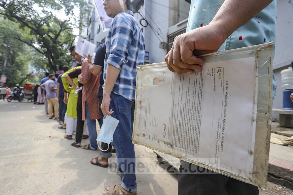 ৪৪তম বিসিএস: শুরুর দিনেই ননক্যাডার নিয়োগের পছন্দক্রম গ্রহণ স্থগিত