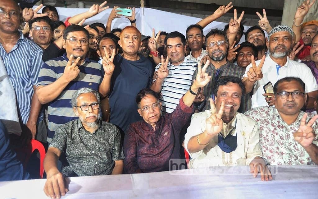২০২২ সালের জুনের নির্বাচনে কুমিল্লায় জয় পাওয়া আওয়ামী লীগ নেতা আরফানুল হক রিফাতের মৃত্যুতে দুই বছরের ব্যবধানে শহরে ফের ভোটের আয়োজন করতে হল  