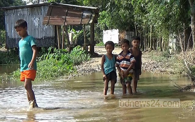 বন্যা শেষে স্কুল খুললেও সব শিক্ষার্থী ফেরেনি 